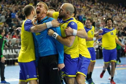 GER, IHF WM 2019, Brasilien (BRA) vs Kroatien (CRO) 20.01.2019, Lanxess Arena Koeln, GER, IHF WM 2019, Brasilien (BRA) vs Kroatien (CRO) im Bild picture shows: die Brasilianer freuen sich ueber den aussergewöhnlichen Sieg, Gustavo Rodrigues (BRA 95), Jose Toledo (BRA 10), Felipe Borges (BRA 18), Leonardo Tercariol Torwart (BRA 62),