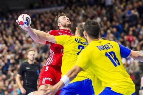 Köln, Deutschland 20. Januar 2019: WM 2019 Männer - Hauptrunde - Brasilien vs. Kroatien Domagoj Duvnjak (Kroatien THW Kiel), Henrique Teixeira (Brasilien) Köln Lanxess Arena Nordrhein-Westfalen Deutschland