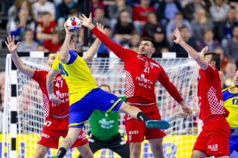 Raul Nantes (Nr. 49, Brasilien) gegen Jakov Vrankovic (Nr. 47, Kroatien), Alen Blazevic (Nr. 21, Kroatien) und Domagoj Duvnjak (Nr. 5, Kroatien). Brasilien vs. Kroatien, Hauptrunde, Handball, IHF Handball Weltmeisterschaft, 20.01.19 Koeln Nordrhein-Westfalen Germany Lanxess-Arena Copyright: xAgentur54Gradx xFelixxKoenigx