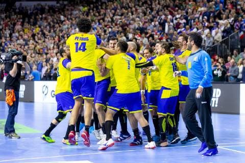 Brasiliens Spieler freuen sich ueber den Sieg. Brasilien vs. Kroatien, Hauptrunde, Handball, IHF Handball Weltmeisterschaft, 20.01.19 Koeln Nordrhein-Westfalen Germany Lanxess-Arena Copyright: xAgentur54Gradx xFelixxKoenigx