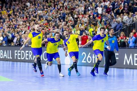 Gustavo Rodrigues (Nr. 95, Brasilien), Rudolph Hachbarth (Nr. 77, Brasilien), Felipe Borges (Nr. 18, Brasilien), Jose Toledo (Nr. 10, Brasilien) und Cesar Augusto Almeida (Nr. 89, Brasilien) freuen sich ueber den Sieg. Brasilien vs. Kroatien, Hauptrunde, Handball, IHF Handball Weltmeisterschaft, 20.01.19 Koeln Nordrhein-Westfalen Germany Lanxess-Arena Copyright: xAgentur54Gradx xFelixxKoenigx
