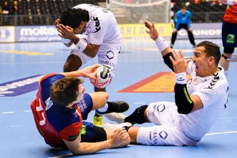 Handball WM, Norwegen - Ägypten 190120 Magnus Abelvik R¿d of Norway collides with Mohamed Shebib and Omar Elwakil of Egypt during the IHF World Handball Championship match between Norway and Egypt on January 20, 2019 in Herning. Photo: Petter Arvidson BILDBYRN kod PA 92208 Copyright: PETTERxARVIDSON BB190120PA086