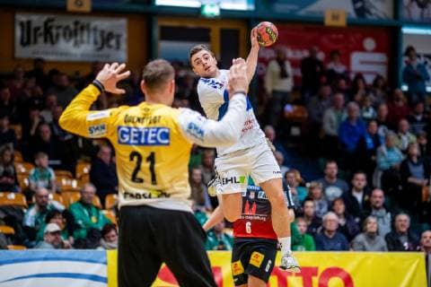 Jan Zahradnicek 33 (Dessau-Rosslauer HV 06) beim Wurf auf das Tor von Dario Quenstedt 21 (SC Magdeburg) waehrend des 20. Peugeot Cup in der Begegnung zwischen Dessau-Rosslauer HV 06 und SC Magdeburg in der Anhalt Arena am 20. January 2019 in Bauhausstadt Dessau, Sachsen Anhalt (Saxony Anhalt), Deutschland (Germany) HB-TU 20. Peugeot Cup 2019 Dessau Copyright: xEIBNER HartmutxBoesenerx EP_HBR