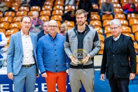 Platz 6 fuer dein Dessau-Rosslauer HV 06 beim Turnier mit (vlr) Thomas Stein (Hauptsponsor) Peugeot Autohaus, Ralph Hirsch (Geschaeftsfuehrer Anhalt e.V.) ,Florian Pfeiffer 14 (Dessau-Rosslauer HV 06), Peter Kuras (Oberbuergermeister der Stadt Dessau) waehrend des 20. Peugeot Cup in der Anhalt Arena am 20. January 2019 in Bauhausstadt Dessau, Sachsen Anhalt (Saxony Anhalt), Deutschland (Germany) HB-TU 20. Peugeot Cup 2019 Dessau Copyright: xEIBNER HartmutxBoesenerx EP_HBR