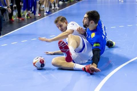 Handball WM, Island - Frankreich Bjarki Mar Elisson (Nr. 8, Island) gegen Nikola Karabatic (Nr. 13, Frankreich). Island vs. Frankreich, Hauptrunde, Handball, IHF Handball Weltmeisterschaft, 20.01.19 Koeln Nordrhein-Westfalen Germany Lanxess-Arena Copyright: xAgentur54Gradx xFelixxKoenigx
