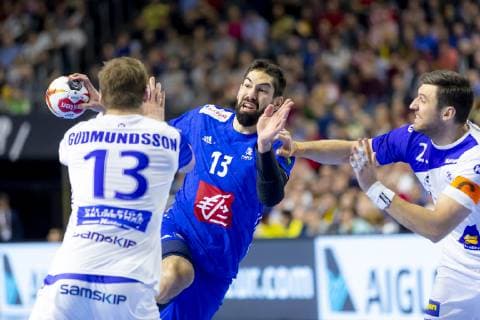 Handball WM, Island - Frankreich Nikola Karabatic (Nr. 13, Frankreich) gegen Olafur Andres Gudmundsson (Nr. 13, Island) und Olafur Gustafsson (Nr. 23, Island). Island vs. Frankreich, Hauptrunde, Handball, IHF Handball Weltmeisterschaft, 20.01.19 Koeln Nordrhein-Westfalen Germany Lanxess-Arena Copyright: xAgentur54Gradx xFelixxKoenigx
