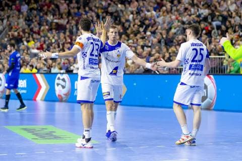 Olafur Gustafsson (Nr. 23, Island), Olafur Andres Gudmundsson (Nr. 13, Island) und Elvar Oro Jonsson (Nr. 25, Island) freuen sich jubeln. Island vs. Frankreich, Hauptrunde, Handball, IHF Handball Weltmeisterschaft, 20.01.19 Koeln Nordrhein-Westfalen Germany Lanxess-Arena Copyright: xAgentur54Gradx xFelixxKoenigx