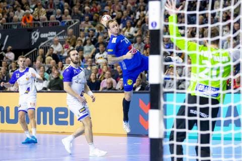 Valentin Porte (Nr. 28, Frankreich) gegen Textur Orn Einersson (Nr. 31, Island) und Agust Eli Bjorgvinsson (Nr. 20, Island). Island vs. Frankreich, Hauptrunde, Handball, IHF Handball Weltmeisterschaft, 20.01.19 Koeln Nordrhein-Westfalen Germany Lanxess-Arena Copyright: xAgentur54Gradx xFelixxKoenigx