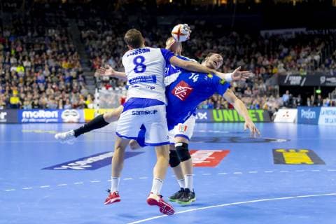 Handball WM, Island - Frankreich Kentin Mahe (Nr. 14, Frankreich) gegen Bjarki Mar Elisson (Nr. 8, Island) und Anar Freyr Arnarsson (Nr. 21, Island). Island vs. Frankreich, Hauptrunde, Handball, IHF Handball Weltmeisterschaft, 20.01.19 Koeln Nordrhein-Westfalen Germany Lanxess-Arena Copyright: xAgentur54Gradx xFelixxKoenigx
