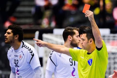 Handball WM, Norwegen - Ägypten 190120 Karim Abdelrahim of Egypt receives a red card during the IHF World Handball Championship match between Norway and Egypt on January 20, 2019 in Herning. Photo: Petter Arvidson BILDBYRN kod PA 92208 Copyright: PETTERxARVIDSON BB190120PA115