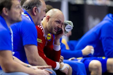 Handball WM, Island - Frankreich Vincent Gerard (Nr. 12, Frankreich) muss nach einem Gesichtstreffer ausgewechselt werden. Island vs. Frankreich, Hauptrunde, Handball, IHF Handball Weltmeisterschaft, 20.01.19 Koeln Nordrhein-Westfalen Germany Lanxess-Arena Copyright: xAgentur54Gradx xFelixxKoenigx