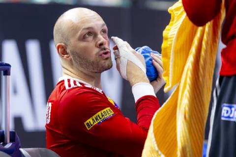 Handball WM, Island - Frankreich Vincent Gerard (Nr. 12, Frankreich) muss nach einem Gesichtstreffer ausgewechselt werden. Island vs. Frankreich, Hauptrunde, Handball, IHF Handball Weltmeisterschaft, 20.01.19 Koeln Nordrhein-Westfalen Germany Lanxess-Arena Copyright: xAgentur54Gradx xFelixxKoenigx