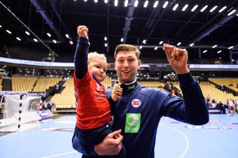 Handball WM, Norwegen - Ägypten 190120 Harald Reinkind of Norway celebrates with his son after the IHF World Handball Championship match between Norway and Egypt on January 20, 2019 in Herning. Photo: Petter Arvidson BILDBYRAN kod PA 92208 Copyright: PETTERxARVIDSON BB190120PA140