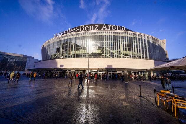 Die Mercedes-Benz Arena mit dem Mercedes-Benz Platz. Stefan Kretzschmar bei einer Autogrammstunde in der Vertii Music Hall, Handball, IHF Handball Weltmeisterschaft, 14.01.19 Berlin Berlin Germany Vertii Music Hall Copyright: xAgentur54Gradx xFelixxKoenigx