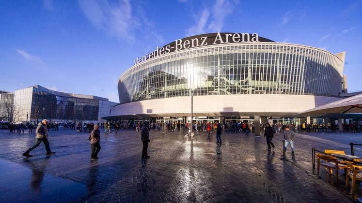 Die Mercedes-Benz Arena mit dem Mercedes-Benz Platz. Stefan Kretzschmar bei einer Autogrammstunde in der Vertii Music Hall, Handball, IHF Handball Weltmeisterschaft, 14.01.19 Berlin Berlin Germany Vertii Music Hall Copyright: xAgentur54Gradx xFelixxKoenigx