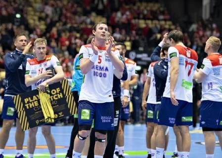 The players of Norway celebrate the victory after the men s IHF Handball World Championship WM Weltmeisterschaft Main Round Group 2 match between Sweden and Norway in Herning, Denmark, Monday, Jan. 21, 2019.. , Herning Jylland Denmark Copyright: HenningxBagger HenningxBaggerx COP103 spdk20190121-193935-L
