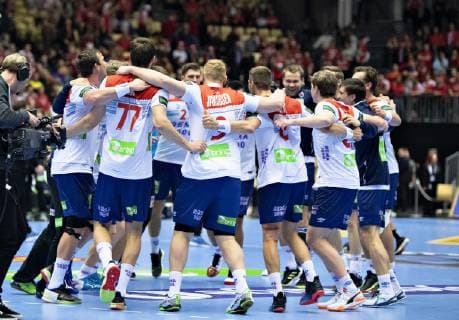 The players of Norway celebrate the victory after the men s IHF Handball World Championship WM Weltmeisterschaft Main Round Group 2 match between Sweden and Norway in Herning, Denmark, Monday, Jan. 21, 2019.. , Herning Jylland Denmark Copyright: HenningxBagger HenningxBaggerx COP103 spdk20190121-194037-L