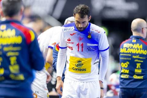 Daniel Sarmiento Melian (Nr. 11, Spanien) wird verletzt vom Feld gebracht. Spanien vs. Brasilien, Hauptrunde, Handball, IHF Handball Weltmeisterschaft, 21.01.19 Koeln Nordrhein-Westfalen Germany Lanxess-Arena Copyright: xAgentur54Gradx xFelixxKoenigx