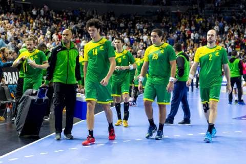 Thiagus Petrus Santos (Nr. 14, Brasilien), Felipe Borges (Nr. 18, Brasilien), Vinicius Teixeira (Nr. 25, Brasilien) und Henrique Teixeira (Nr. 2, Brasilien) nach der Niederlage. Spanien vs. Brasilien, Hauptrunde, Handball, IHF Handball Weltmeisterschaft, 21.01.19 Koeln Nordrhein-Westfalen Germany Lanxess-Arena Copyright: xAgentur54Gradx xFelixxKoenigx