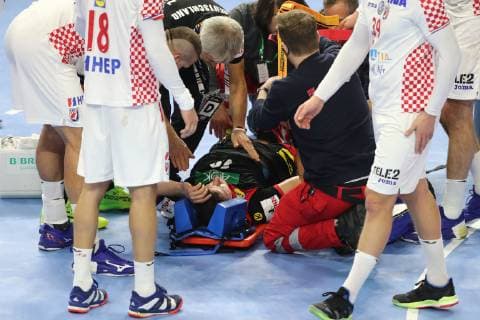 Handball WM Hauptrunde in Köln, Lanxess Arena Deutschland vs. Kroatien Verletzung Martin Strobel (Deutschland) 21.01.19