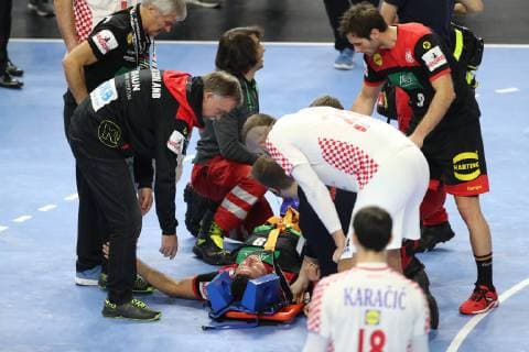 Handball WM Hauptrunde in Köln, Lanxess Arena Deutschland vs. Kroatien Verletzung Martin Strobel (Deutschland) 21.01.19