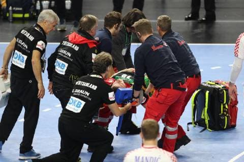 Handball WM Hauptrunde in Köln, Lanxess Arena Deutschland vs. Kroatien Verletzung Martin Strobel (Deutschland) 21.01.19