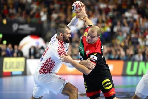 Paul Drux (Deutschland) im Zweikampf mit Zeljko Musa (Kroatien), Kroatien vs Deutschland, IHF Maenner Handball Weltmeisterschaft, 21.01.2019 Fotograf Neis Eibner Kroatien vs Deutschland, IHF Maenner Handball Weltmeisterschaft, 21.01.2019 Köln Copyright: xEIBNER Alexander_Neisx EP_ANS