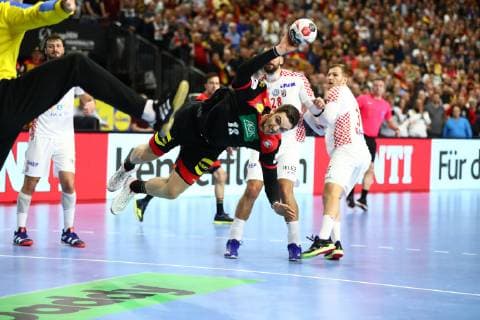 Sport Bilder des Tages Hendrik Pekeler (Deutschland) beim Wurf, Kroatien vs Deutschland, IHF Maenner Handball Weltmeisterschaft, 21.01.2019 Fotograf Neis Eibner Kroatien vs Deutschland, IHF Maenner Handball Weltmeisterschaft, 21.01.2019 Köln Copyright: xEIBNER Alexander_Neisx EP_ANS