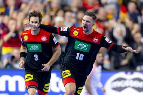 Sport Bilder des Tages Uwe Gensheimer (Nr. 3, Deutschland) und Fabian Wiede (Nr. 10, Deutschland) freuen sich. Kroatien vs. Deutschland, Hauptrunde, Handball, IHF Handball Weltmeisterschaft, 21.01.19 Koeln Nordrhein-Westfalen Germany Lanxess-Arena Copyright: xAgentur54Gradx xFelixxKoenigx