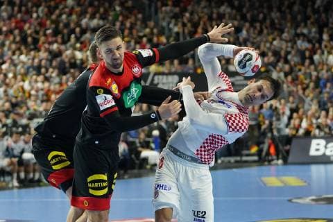 GER, IHF WM 2019, Kroatien (CRO vs Deutschland (GER) 21.01.2019, Lanxess Arena,Koeln, GER, IHF WM 2019, Kroatien (CRO vs Deutschland (GER), im Bild picture shows: Igor KaraÄiÄ‡ (CRO 18), im Zweikampf gegen Fabian Wiede (GER 1