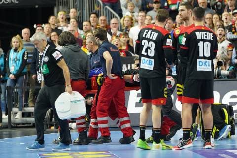 GER, IHF WM 2019, Kroatien (CRO vs Deutschland (GER) 21.01.2019, Lanxess Arena,Koeln, GER, IHF WM 2019, Kroatien (CRO vs Deutschland (GER), im Bild picture shows: Martin Strobel (GER 19), verletzt sich schwer wird behandelt