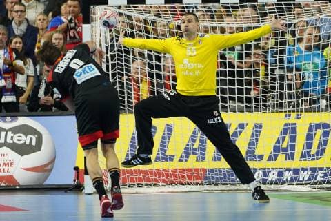 GER, IHF WM 2019, Kroatien (CRO vs Deutschland (GER) 21.01.2019, Lanxess Arena,Koeln, GER, IHF WM 2019, Kroatien (CRO vs Deutschland (GER), im Bild picture shows: Marin Å ego Torwart (CRO 55), im Zweikampf gegen Uwe Gensheimer (GER 3),