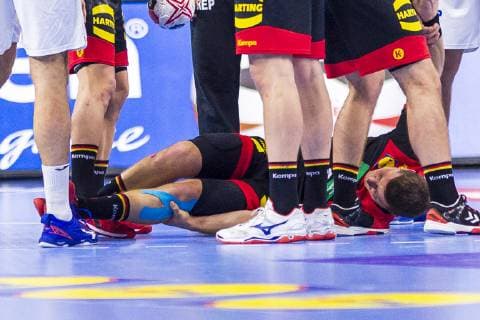 Köln, Deutschland 21. Januar 2019: WM 2019 Männer - Hauptrunde - Kroatien vs. Deutschland Martin Strobel (Deutschland HBW Balingen) Verletzt Verletzung Schmerzen Köln Lanxess Arena Nordrhein-Westfalen Deutschland