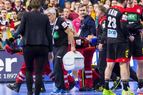 Köln, Deutschland 21. Januar 2019: WM 2019 Männer - Hauptrunde - Kroatien vs. Deutschland Martin Strobel (Deutschland HBW Balingen) Verletzt Verletzung Schmerzen Köln Lanxess Arena Nordrhein-Westfalen Deutschland