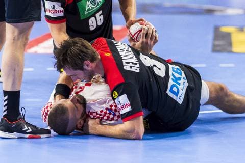 Köln, Deutschland 21. Januar 2019: WM 2019 Männer - Hauptrunde - Kroatien vs. Deutschland Zeljko Musa (Kroatien Fuechse Berlin), Uwe Gensheimer (Deutschland Paris St Germain) Köln Lanxess Arena Nordrhein-Westfalen Deutschland