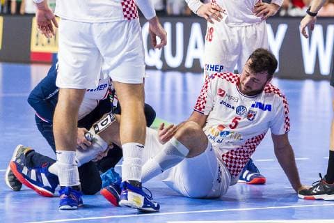 Köln, Deutschland 21. Januar 2019: WM 2019 Männer - Hauptrunde - Kroatien vs. Deutschland Domagoj Duvnjak (Kroatien THW Kiel) Verletzt Verletzung Schmerzen Köln Lanxess Arena Nordrhein-Westfalen Deutschland