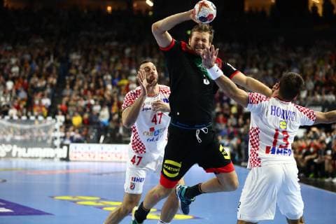 Fabian Boehm (Deutschland) im Zweikampf mit Jakow Vrankovic (Kroatien) und Zlatko Horvat (Kroatien), Kroatien vs Deutschland, IHF Maenner Handball Weltmeisterschaft, 21.01.2019 Fotograf Neis Eibner Kroatien vs Deutschland, IHF Maenner Handball Weltmeisterschaft, 21.01.2019 Köln Copyright: xEIBNER Alexander_Neisx EP_ANS