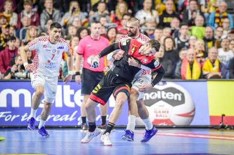 Koeln, Deutschland, 21.01.2019, IHF Handball WM 2019, Hauptrunde, Kroatien - Deutschland, Hendrik Pekeler (GER), Zeljko Musa (CROATIA) im Zweikampf ( DeFodi520