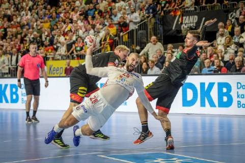 Koeln, Deutschland, 21.01.2019, IHF Handball WM 2019, Hauptrunde, Kroatien - Deutschland, Zeljko Musa (CROATIA) in Aktion, Patrick Wiencek (GER), Fabian Wiede (GER) ( DeFodi520