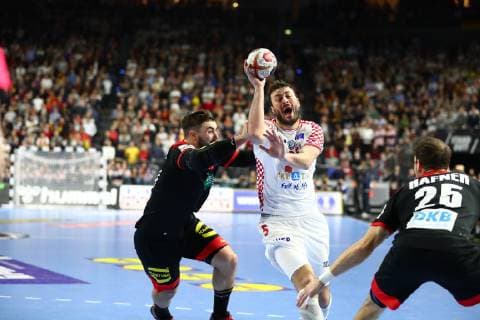 Jannik Kohlbacher (Deutschland) im Zweikampf mit Domagoj Duvnjak (Kroatien), Kroatien vs Deutschland, IHF Maenner Handball Weltmeisterschaft, 21.01.2019 Fotograf Neis Eibner Kroatien vs Deutschland, IHF Maenner Handball Weltmeisterschaft, 21.01.2019 Köln Copyright: xEIBNER Alexander_Neisx EP_ANS