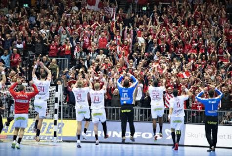 The danish players celebrate their victory in the men s IHF Handball World Championship WM Weltmeisterschaft Main Round Group 2 match between Egypt and Denmark in Herning, Denmark, Monday, Jan. 21, 2019.. , Herning Jylland Denmark Copyright: HenningxBagger HenningxBaggerx COP105 spdk20190121-220548-L