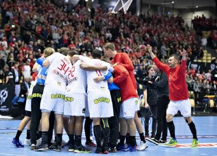 The danish players celebrate their victory in the men s IHF Handball World Championship WM Weltmeisterschaft Main Round Group 2 match between Egypt and Denmark in Herning, Denmark, Monday, Jan. 21, 2019.. , Herning Jylland Denmark Copyright: HenningxBagger HenningxBaggerx COP105 spdk20190121-221113-L