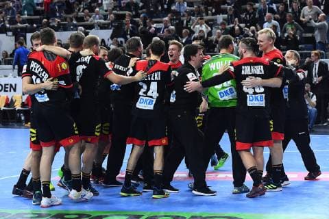 Handball-WM Hauptrunde Kroatien - Deutschland am 21.01.2019 in der Lanxess Arena in Köln Schlussjubel - Deutsche Spieler feiern den Einzug ins Halbfinale