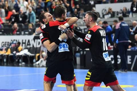 Handball-WM Hauptrunde Kroatien - Deutschland am 21.01.2019 in der Lanxess Arena in Köln Schlussjubel - Deutsche Spieler feiern den Einzug ins Halbfinale