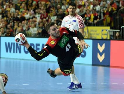 Handball Weltmeisterschaft 2019 Hauptrunde in Köln. Kroatien - Deutschland 21.01.2019. Jannik Kohlbacher (Deut.) kommt frei zum Wurf.