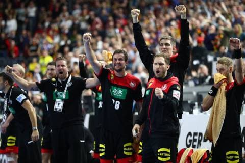 die deutsche Bank jubelt, Kroatien vs Deutschland, IHF Maenner Handball Weltmeisterschaft, 21.01.2019 Fotograf Neis Eibner Kroatien vs Deutschland, IHF Maenner Handball Weltmeisterschaft, 21.01.2019 Köln Copyright: xEIBNER Alexander_Neisx EP_ANS