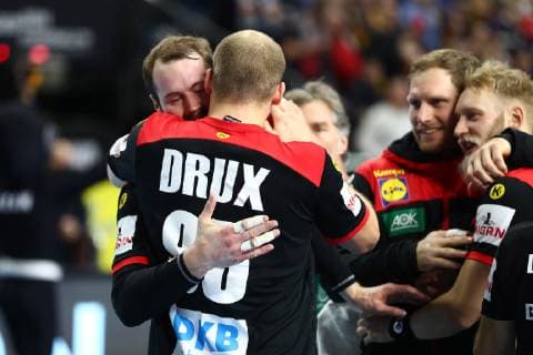 Paul Drux (Deutschland) jubelt mit Steffen Faeth (Deutschland), Kroatien vs Deutschland, IHF Maenner Handball Weltmeisterschaft, 21.01.2019 Fotograf Neis Eibner Kroatien vs Deutschland, IHF Maenner Handball Weltmeisterschaft, 21.01.2019 Köln Copyright: xEIBNER Alexander_Neisx EP_ANS
