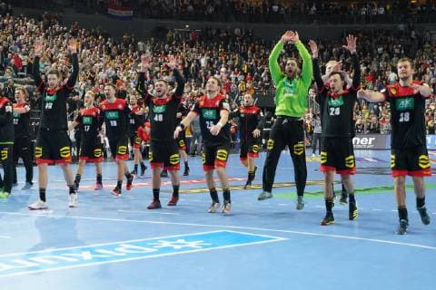 GER, IHF WM 2019, Kroatien (CRO vs Deutschland (GER) 21.01.2019, Lanxess Arena,Koeln, GER, IHF WM 2019, Kroatien (CRO vs Deutschland (GER), im Bild picture shows: die deutschen jubeln nach dem Sieg