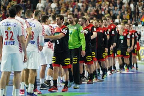 GER, IHF WM 2019, Kroatien (CRO vs Deutschland (GER) 21.01.2019, Lanxess Arena,Koeln, GER, IHF WM 2019, Kroatien (CRO vs Deutschland (GER), im Bild picture shows: die deutschen verabschieden sich