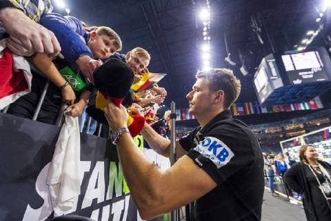 Köln, Deutschland 21. Januar 2019: WM 2019 Männer - Hauptrunde - Kroatien vs. Deutschland Trainer Christian Prokop (Deutschland) schreibt Autogramme Köln Lanxess Arena Nordrhein-Westfalen Deutschland